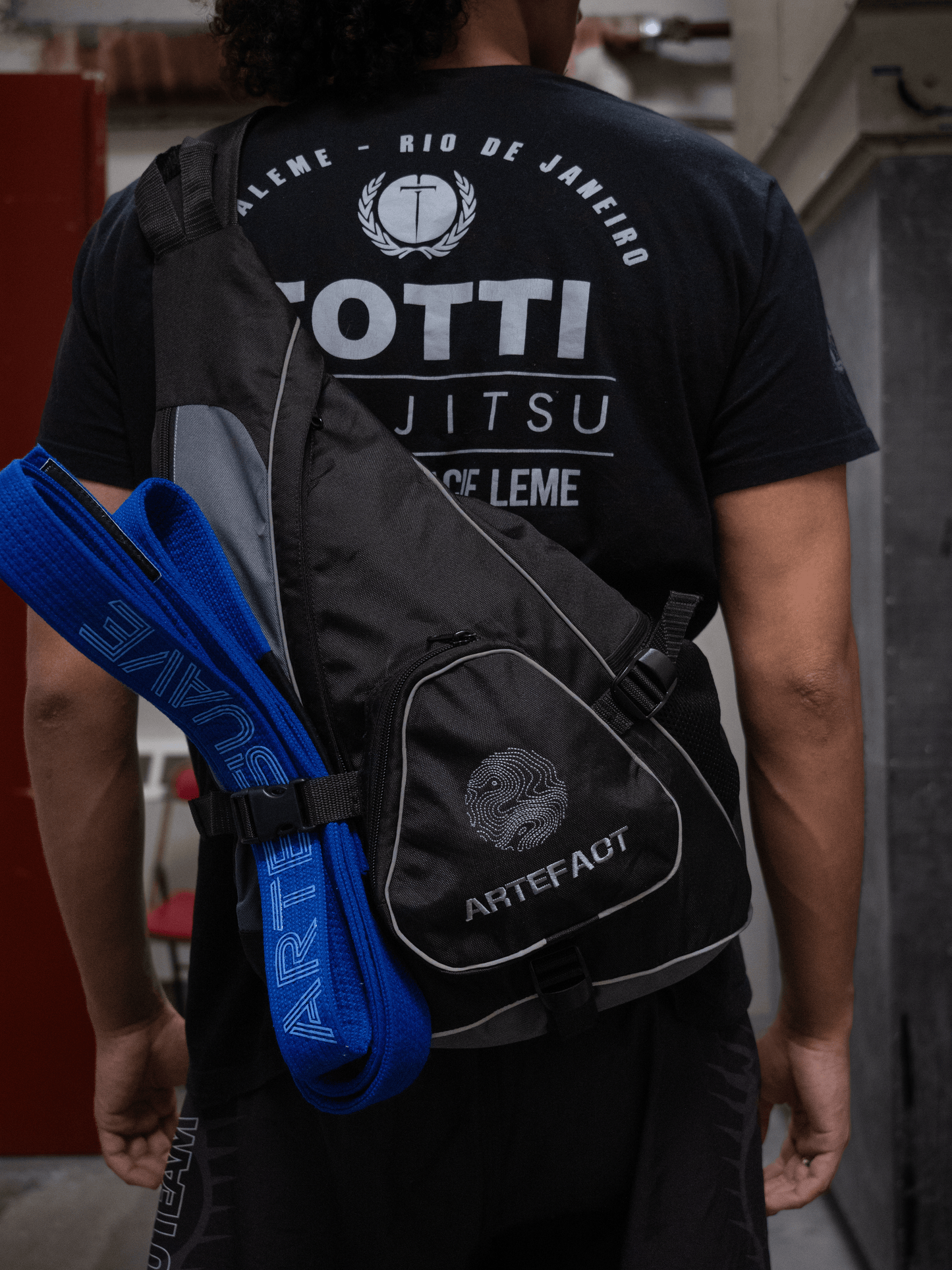 OMNI Sling Bag
